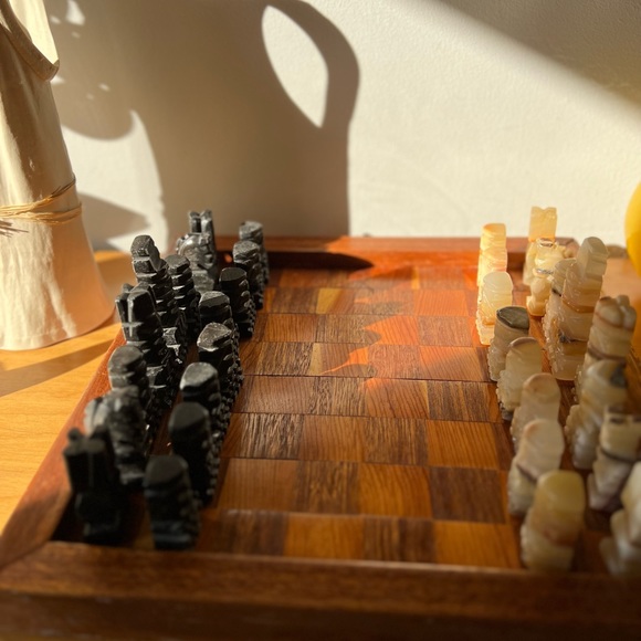 stunning vintage stone chess set and solid wood chess board - Picture 10 of 11